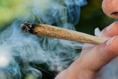 برخی خانواده‌ها ترجیح می‌دهند نوجوانشان مصرف دخانیات را با آنها تجربه کند!